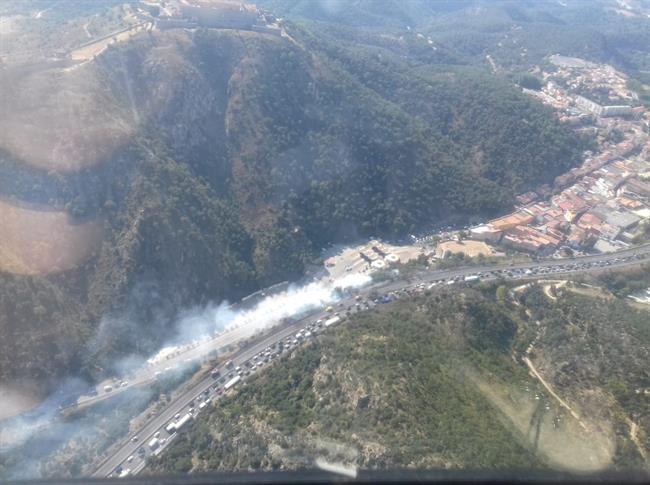 Imágenes del incendio en La Jonquera (Girona) | BOMBERS DE LA GENERALITAT ep imagenesincendiola jonquera girona