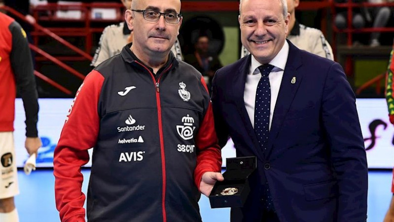 ep jordi ribera y francisco blazquez tras un partido de la seleccion espanola de balonmano