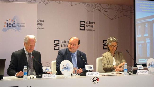Juan María Atutxa, Andoni Ortuzar y Flaminia Baffigo | EUROPA PRESS ep juan maria atutxa andoni ortuzarflaminia baffigo
