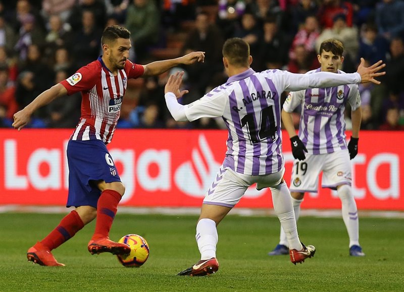 ep koke intenta regatear ante el valladolid