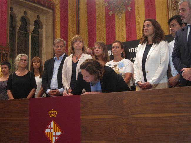 ep la alcaldesabarcelona acolau firmalibrocondolencias