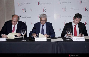ep los directores del teatro real opera de dallas y museo meadows durante la firma del acuerdo de
