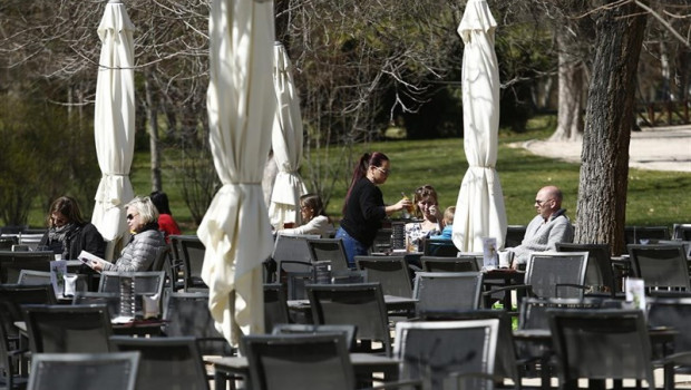 ep los trabajadoresbasela hosteleriaespana cobran 94 euroshora 30 centimosqueue