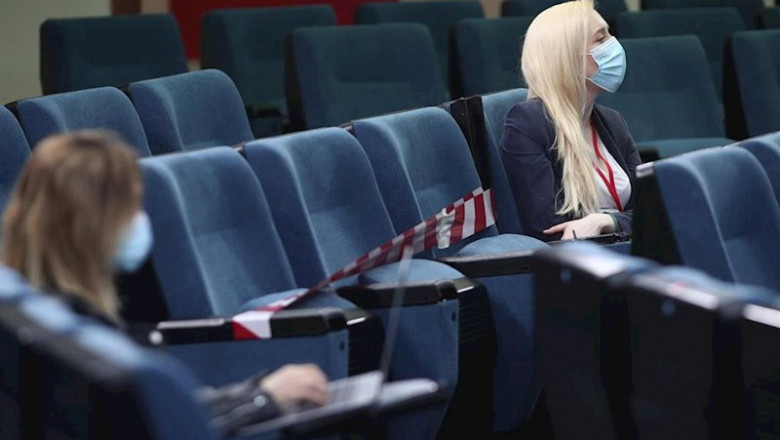 ep periodistas esperan en la sala al inicio de la comparecencia en rueda de prensa del ministro del ep periodistas esperan en la sala al inicio de la comparecencia en rueda de prensa del ministro del