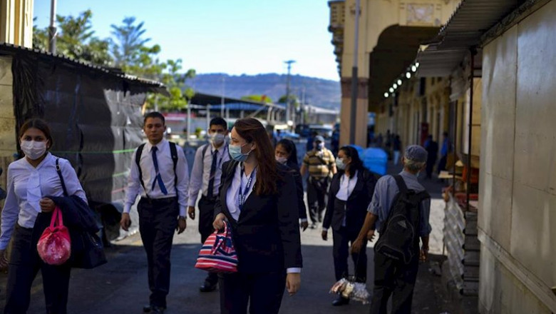 Personas con mascarilla en San Salvador | Camilo Freedman/ZUMA Wire/dpa ep personas con mascarilla en san salvador