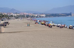 ep playa turismo turistas sol malaga estepona arena mediterraneo mar