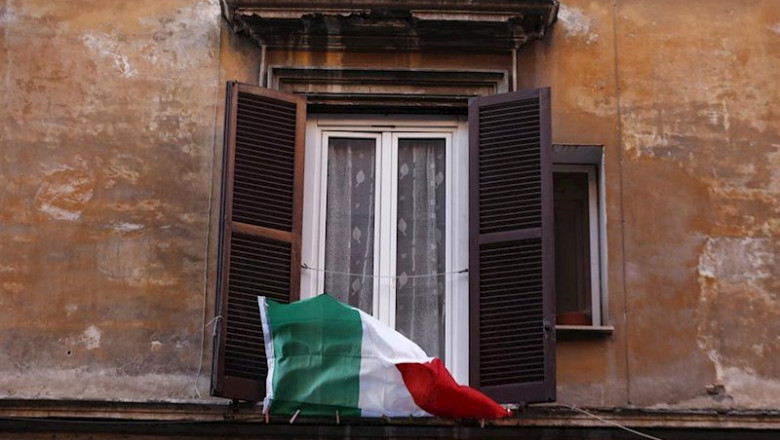 Una bandera de Italia en una ventana. | Cecilia Fabiano/LaPresse via ZUM / DPA ep una bandera de italia en una ventana