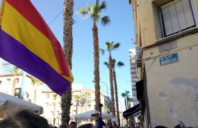 ep una bandera republicanala placala division azul repuesta