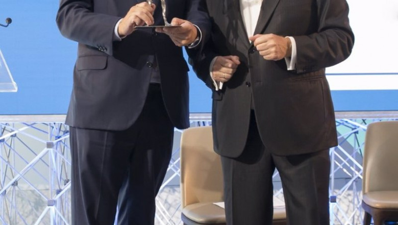 Velázquez recibe el premio | ACERINOX ep velazquez recibe el premio