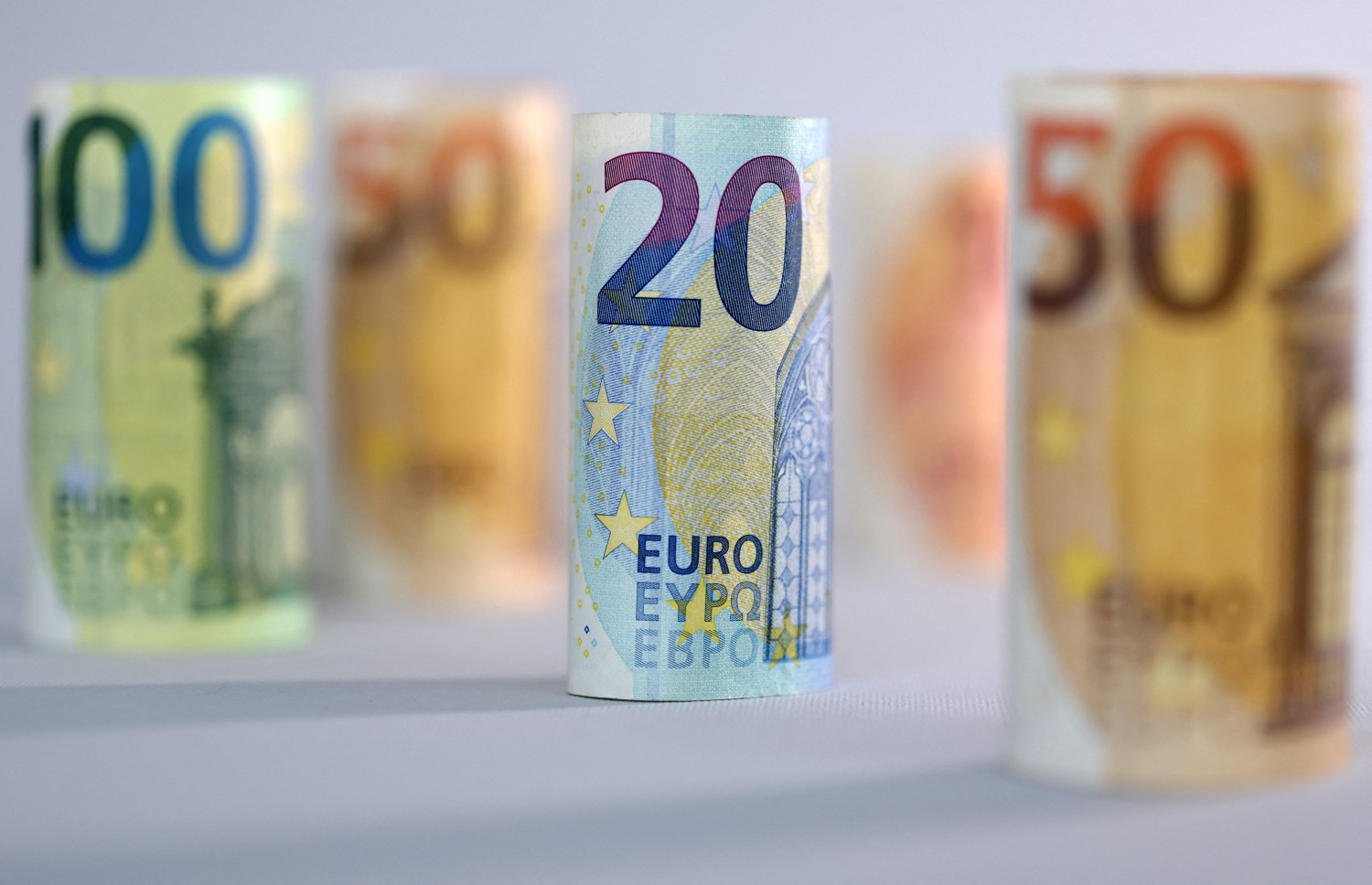 illustration de billets de banque en euros 