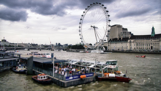 dl city of london river thames london eye county hall southbank riverboats pb