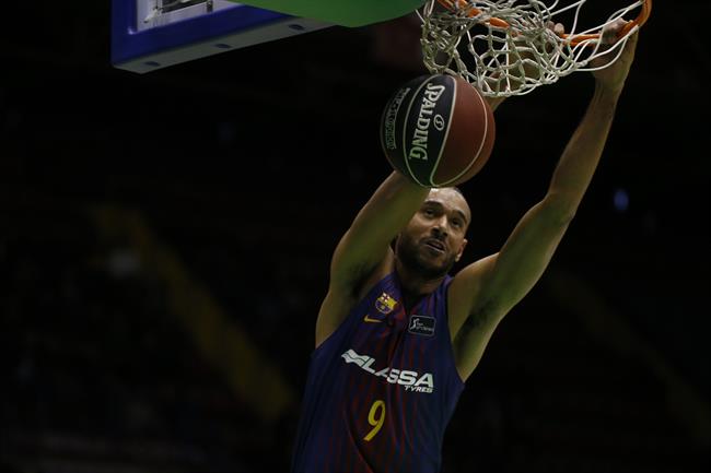 Adam Hanga encestando | ACB PHOTO / F. RUSO - Archivo ep adam hanga encestando