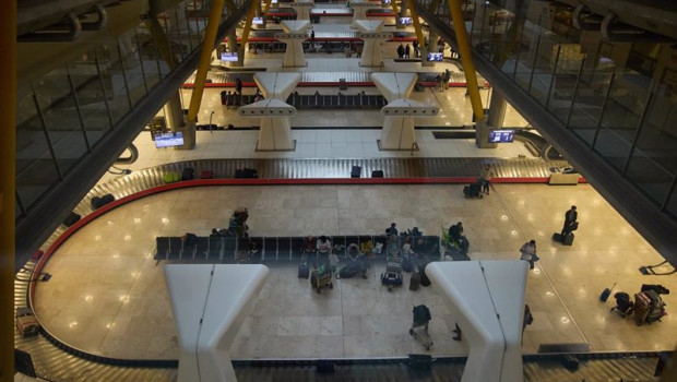 ep archivo   cintas transportadoras de maletas en el aeropuerto adolfo suarez madrid barajas a 10 de