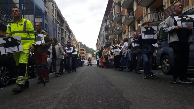 ep archivo   concentracion contra el amianto en beasain guipuzcoa