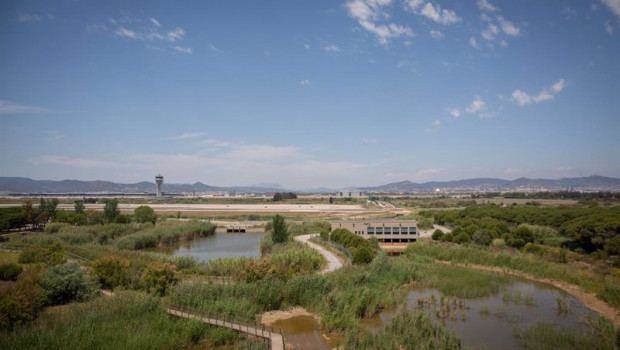 ep archivo   el aeropuerto de de josep tarradellas barcelona el prat cerca del espacio protegido