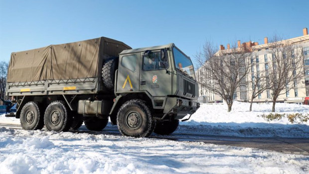 ep archivo   un camion de la unidad militar de emergencias ume durante la limpieza de una de las
