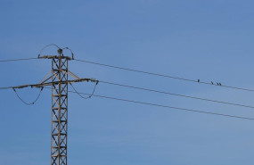 ep archivo   un poste de luz a 5 de diciembre de 2025 en barber del valls barcelona catalunya espana