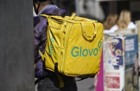 ep archivo   un repartidor de glovo en imagen de archivo