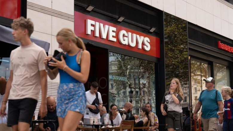 Archivo - Un restaurante de la franquicia Five Guys en Barcelona | David Zorrakino - Europa Press - Archivo ep archivo un restaurante de la franquicia five guys en barcelona