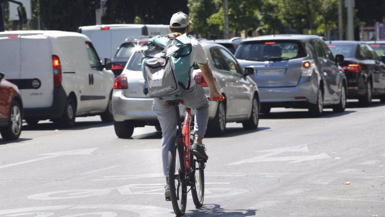 Eduardo Parra - Europa Press - Archivo ep archivo un rider de deliveroo