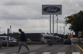 ep archivo   un trabajador en la fabrica de ford a 12 de junio de 2024 en almussafes valncia
