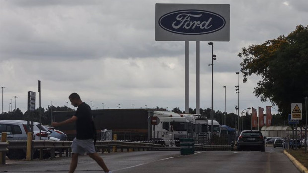 ep archivo   un trabajador en la fabrica de ford a 12 de junio de 2024 en almussafes valncia