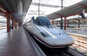 ep archivo un tren de renfe en la estacion de chamartin clara campoamor a 2 de enero de 2025 ep archivo un tren de renfe en la estacion de chamartin clara campoamor a 2 de enero de 2025