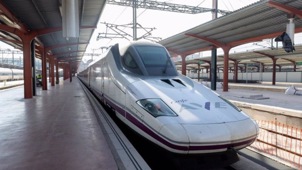 ep archivo   un tren de renfe en la estacion de chamartin clara campoamor a 2 de enero de 2025