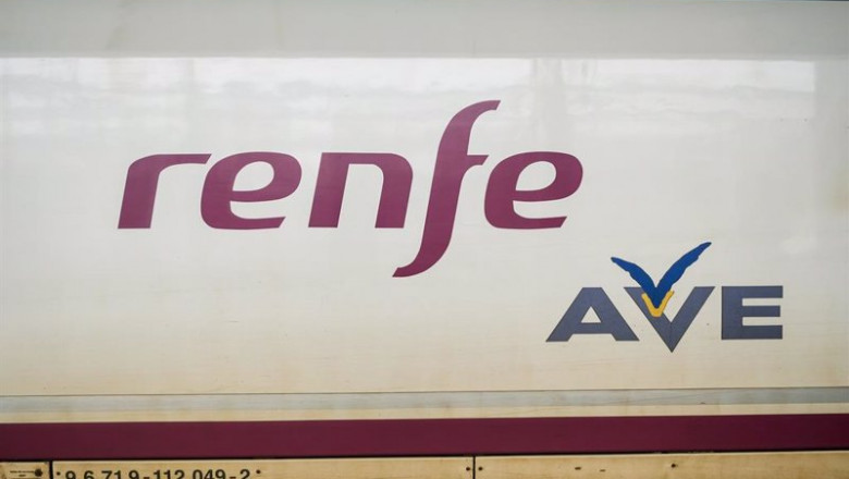 ep archivo vagon de un tren ave de renfe en las vias de la estacion de atocha ep archivo vagon de un tren ave de renfe en las vias de la estacion de atocha