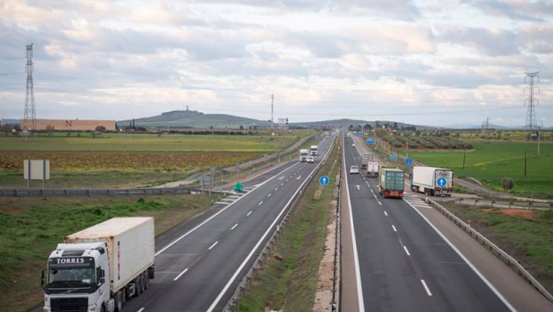 ep archivo   varios camiones circulan cerca de una gasolinera situada en el eje