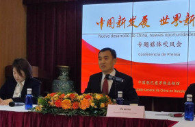ep el consul general de china en barcelona hu aimin en rueda de prensa
