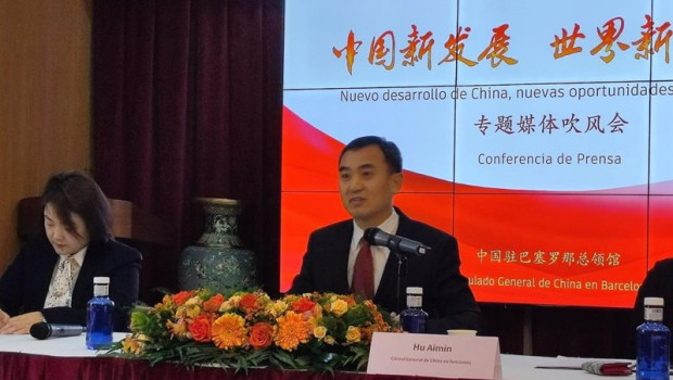 ep el consul general de china en barcelona hu aimin en rueda de prensa