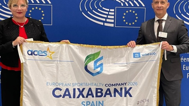 ep el director de bienestar y prevencion de riesgos laborales de caixabank javier rojas y la gerente