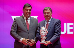 ep el ministro de agricultura pesca y alimentacion luis planas derecha recibe del presidente de ep el ministro de agricultura pesca y alimentacion luis planas derecha recibe del presidente de