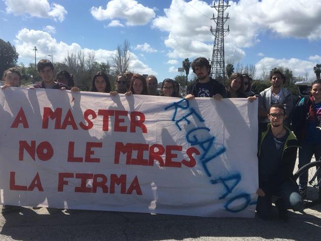 Estudiantes críticos con Cifuentes acuden a la convención del PP | EUROPA PRESS/CEDIDA ep estudiantes criticoscifuentes acudenla convencionpp