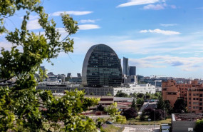 ep fachada del edificio la vela en la ciudad del bbva