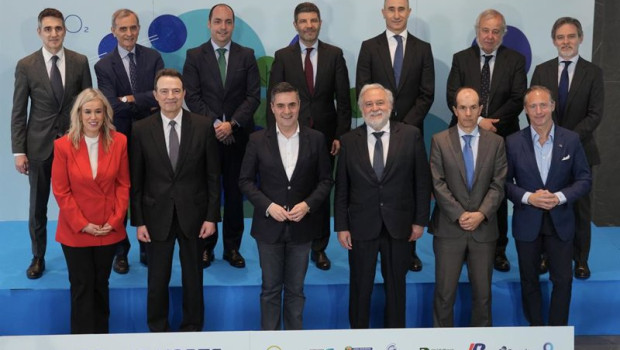 ep firma del hub conet2 norte entre enagas gobierno vasco y las empresas petronor heidelberg