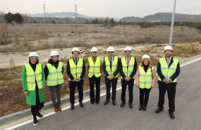 ep foto de grupo junto al solar donde se ubicara la planta de hidrogeno verde ep foto de grupo junto al solar donde se ubicara la planta de hidrogeno verde