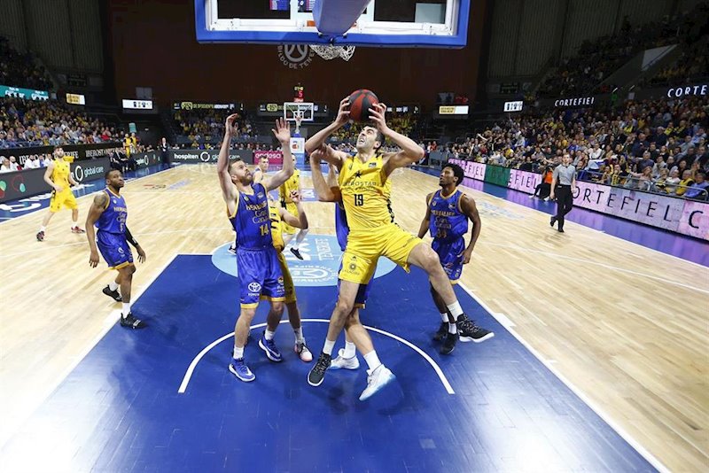 ep giorgi shermadini en un partido con el iberostar tenerife