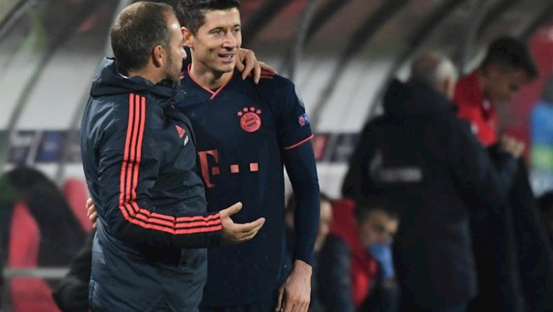 Hans-Dieter Flick habla con Robert Lewandowski durante el partido del Bayern ante el Estrella Roja en la Liga de Campeones | Sven Hoppe/dpa ep hans-dieter flick habla con robert lewandowski durante el partido del bayern ante el estrella