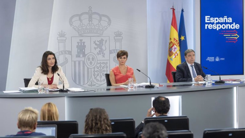 (I-D) La ministra de Justicia, Pilar Llop; la ministra Portavoz, Isabel Rodríguez; y el ministro de Agricultura, Pesca y Alimentación, Luis Planas,en rueda de prensa tras el Consejo de Ministros, a 19 de julio de 2022, en Madrid (España). | Alberto Ortega - Europa Press ep i d la ministra de justicia pilar llop la ministra portavoz isabel rodriguez y el ministro de