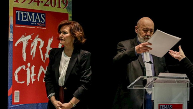 ep i-d la vicepresidenta del gobierno en funciones carmen calvo y el director de la revista temas
