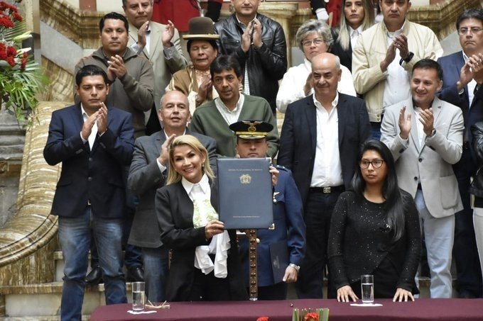 ep jeanine anez en la presentacion de la ley de convocatoria de elecciones para bolivia