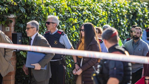 ep la comitiva judicial visita el escenario del crimen de la guardia urbana con la acusada rosa