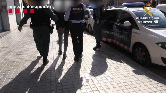 Liberan a una mujer secuestrada en un piso de Sants-Montjuïc que sufría abusos | MOSSOS D'ESQUADRA ep liberanuna mujer secuestradaun pisosants-montjucsufria abusos