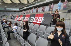 ep munecas sexuales usadas como publico por el fc seoul