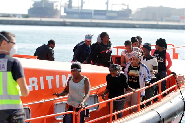 Patera, Málaga, puerto, inmigrantes, rescatados, | EUROPA PRESS/ ÁLEX ZEA ep patera malaga puerto inmigrantes rescatados