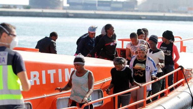 ep patera malaga puerto inmigrantes rescatados