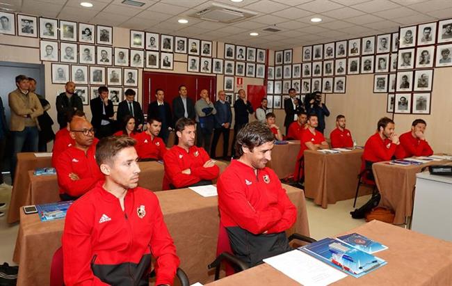 Raúl González, Víctor Valdés o Xabi Alonso, entre los alumnos de la RFEF | RFEF ep raul gonzalez victor valdesxabi alonso entrealumnosla rfef
