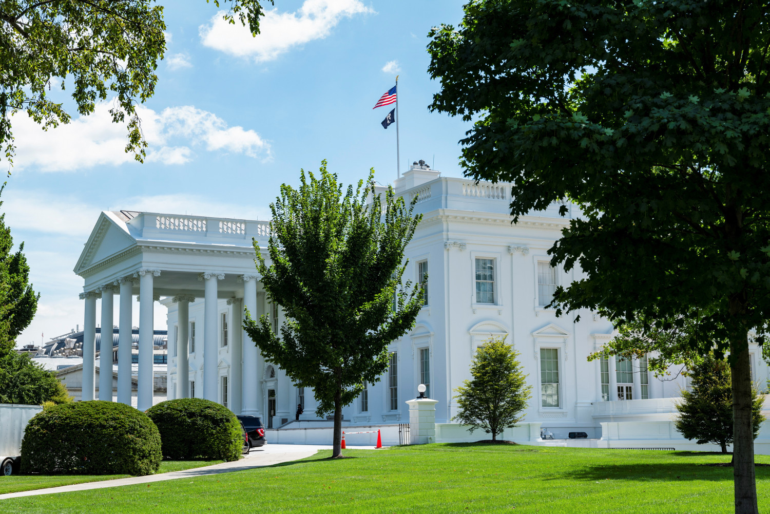 l exterieur de la maison blanche est vu depuis la pelouse nord a washington 